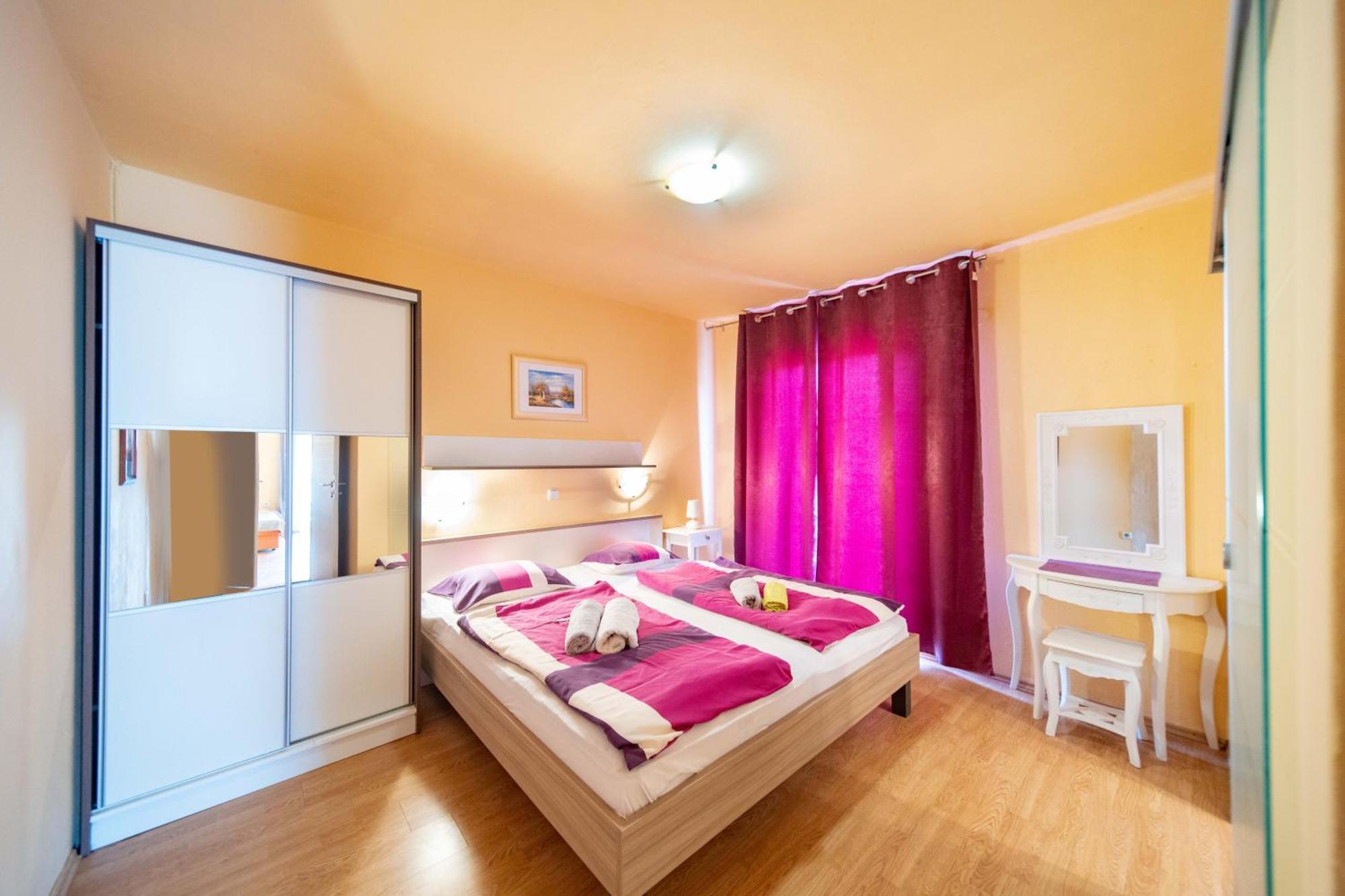 Guesthouse Mira Раб Экстерьер фото