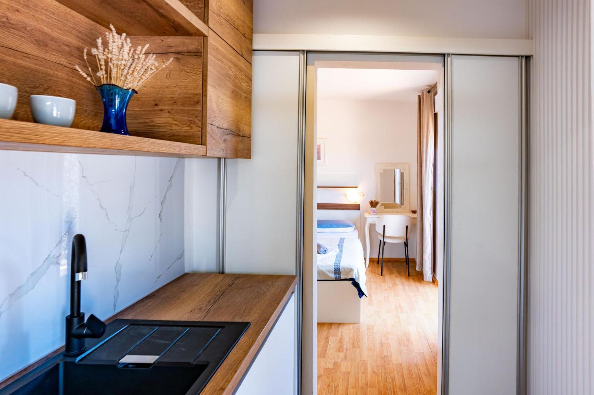 Guesthouse Mira Раб Экстерьер фото