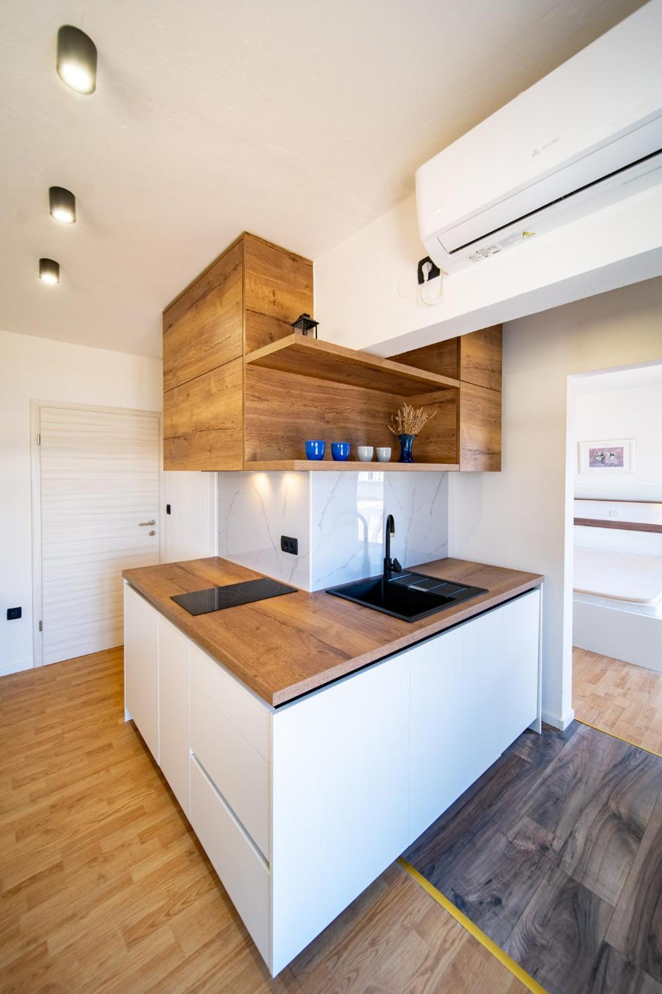 Guesthouse Mira Раб Экстерьер фото