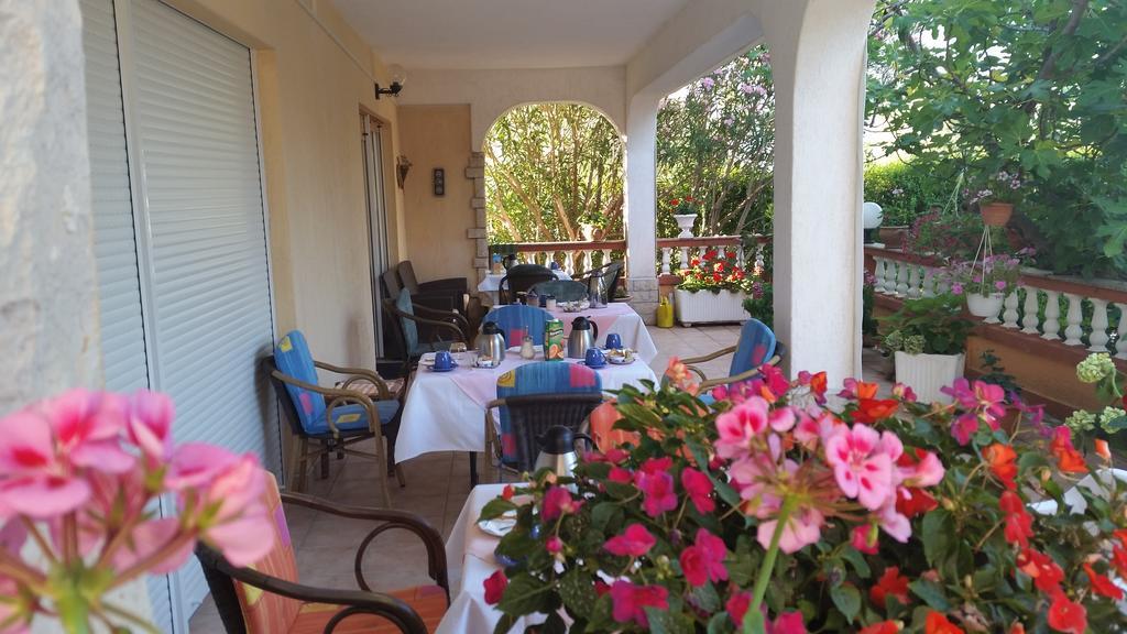 Guesthouse Mira Раб Экстерьер фото