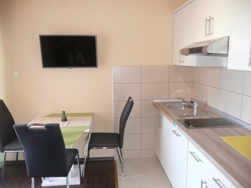 Guesthouse Mira Раб Экстерьер фото