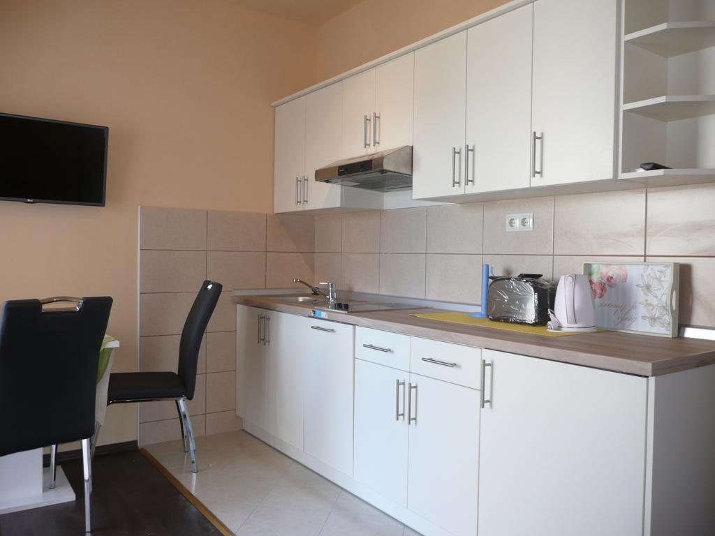 Guesthouse Mira Раб Экстерьер фото