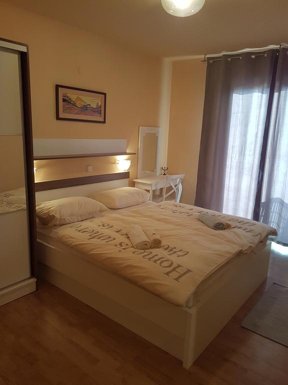 Guesthouse Mira Раб Экстерьер фото